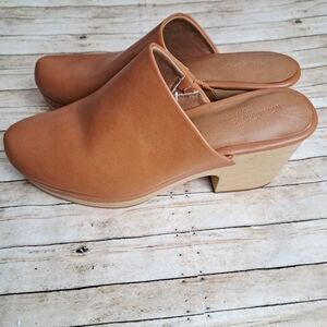 Universal Thread Elegant Tan Slip-on Leather Mules Clogs